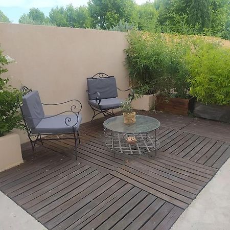 Апартаменты Le Petit Pied A Terre Du Luberon Merindol Экстерьер фото