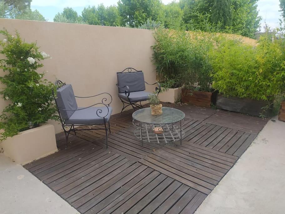 Апартаменты Le Petit Pied A Terre Du Luberon Merindol Экстерьер фото