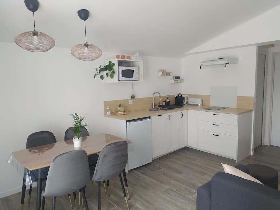 Апартаменты Le Petit Pied A Terre Du Luberon Merindol Экстерьер фото